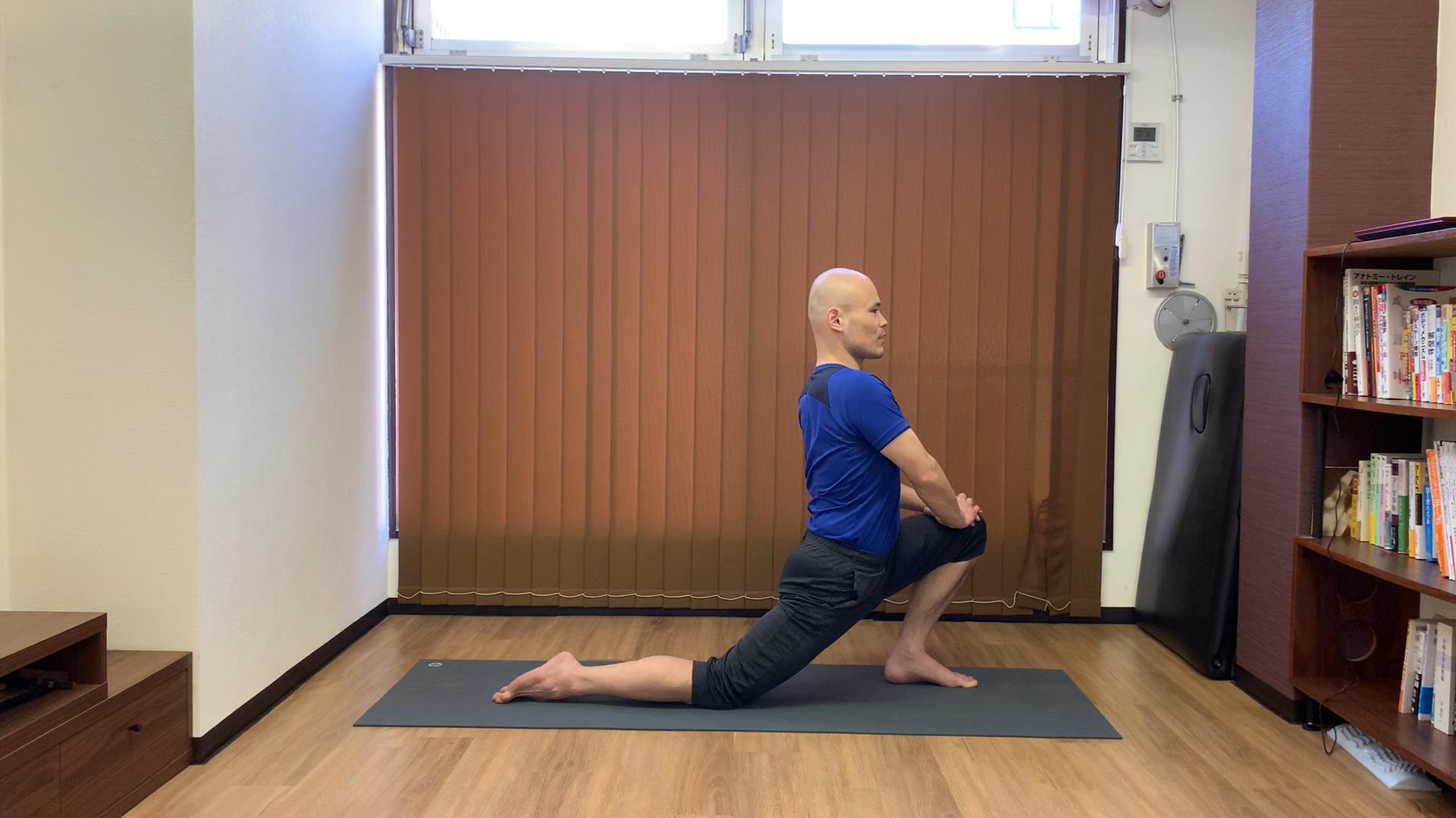 鼠径部のストレッチ3 身体の硬い人の為のヨガスタジオ 顔晴る がんばる ジム